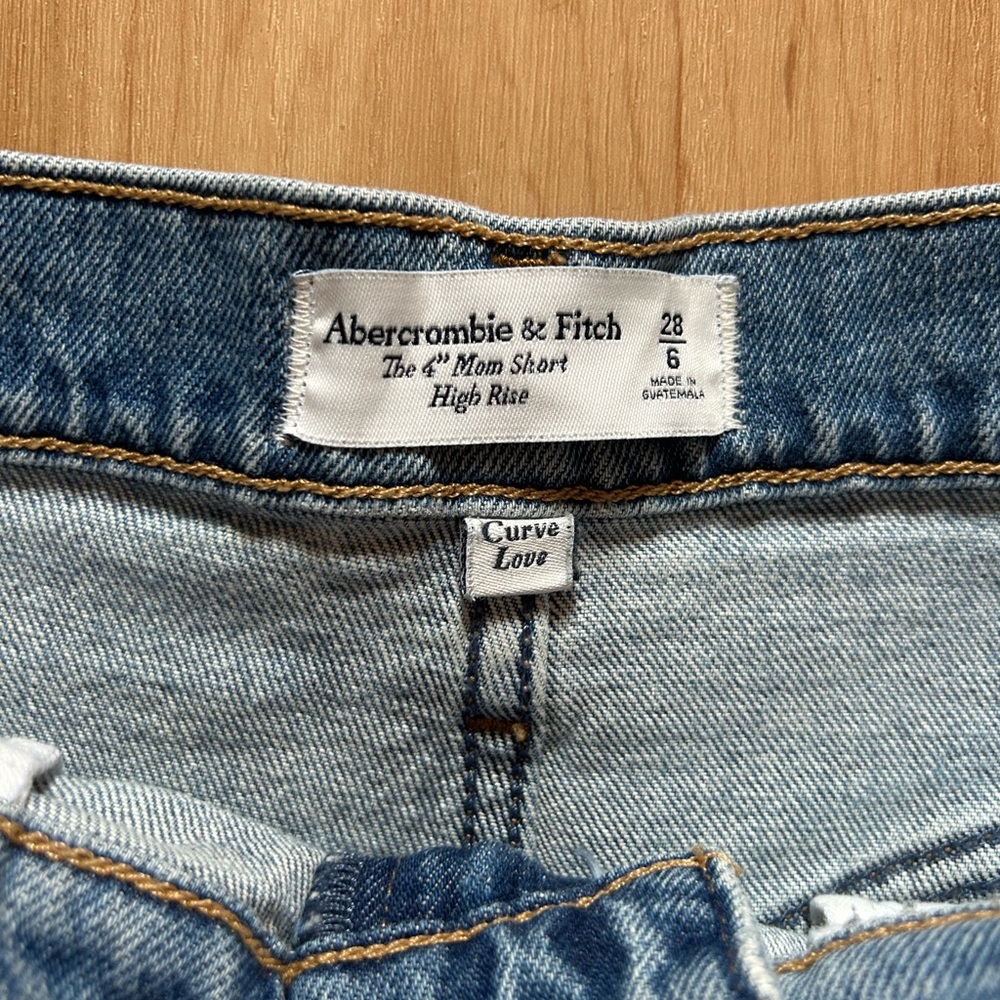 Abercrombie & Fitch Curve Love Blue Denim Cutoff Mom Shorts (NWOT) - Picture 4 of 12